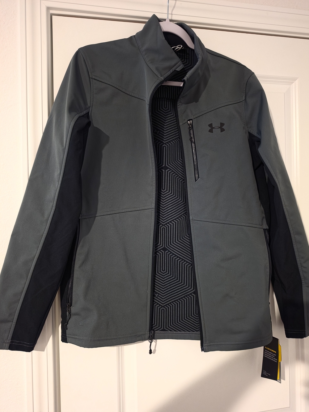 Under Armour Men’s Gray and Black Performance Softshell Jacket